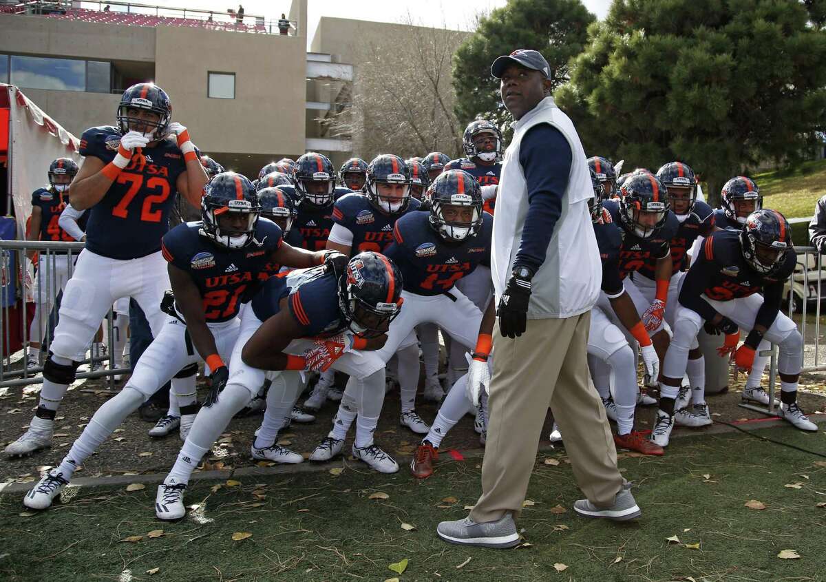 UTSA coach Frank Wilson leads his team on the field for the New Mexico Bowl in Albuquerque on Dec. 17, 2016.