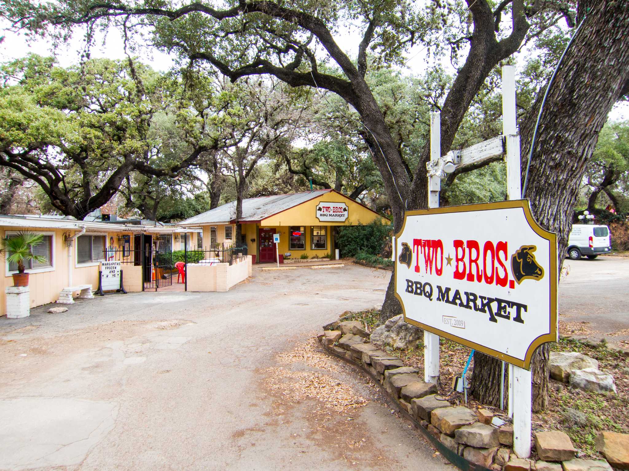 2 brothers bbq san antonio