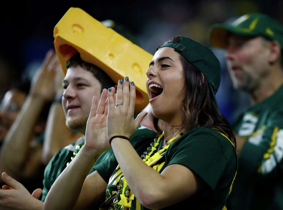 DETROIT, MI - JANUARY 1: Green Bay Packers fans celebrate a 31-24 win over the Detroit Lions at Ford Field on January 1, 2017 in Detroit, Michigan (Photo by Gregory Shamus/Getty Images)