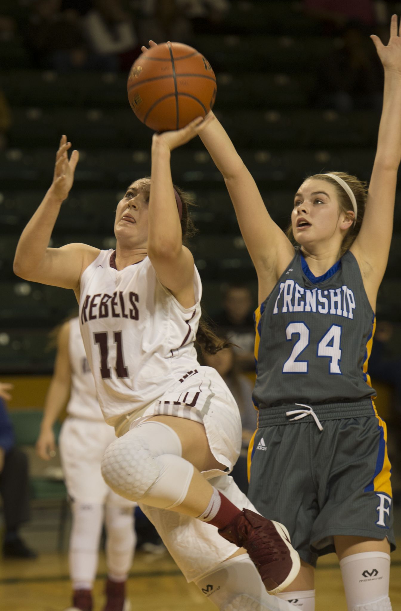 HS GIRLS BASKETBALL Leavitt's hustle drives Lee to playoffs