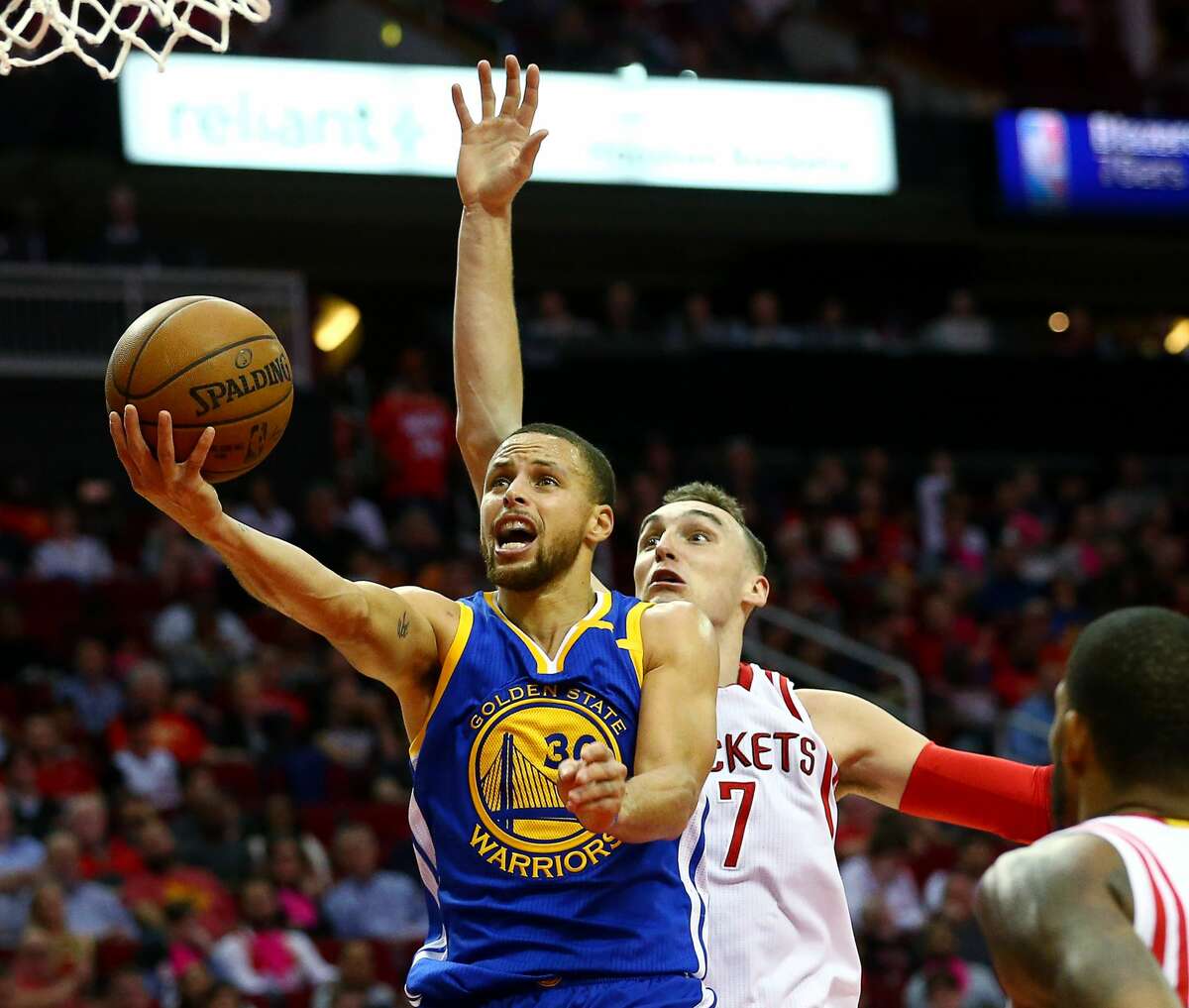 Golden State Warriors guard Stephen Curry (30) goes past Houston Rockets forward Sam Dekker (7) for a layup during the third quarter of an NBA game at the Toyota Center Friday, Jan. 20, 2017, in Houston. ( Jon Shapley / Houston Chronicle )