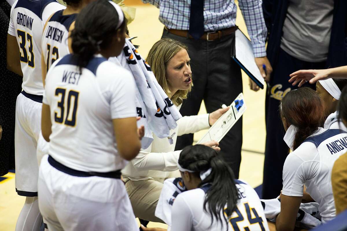 California head coach Lindsay Gottlieb, center, huddles up with her players during the fourth quarter of an NCAA women's college basketball game against Arizona State, on Friday, Jan. 20, 2017 in Berkeley, Calif. Arizona State won 54-45.