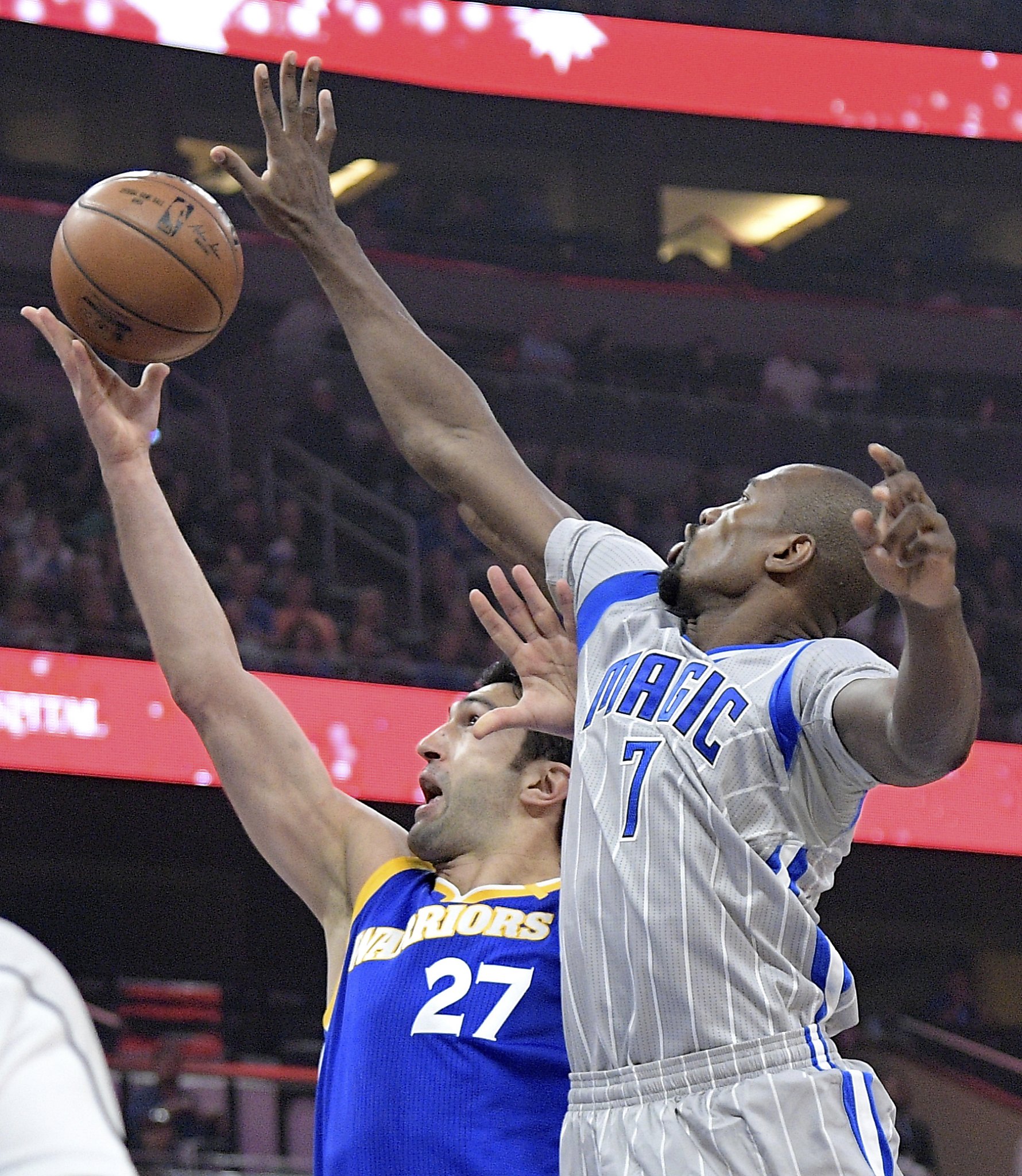 Warriors overcome rough start to rout Magic