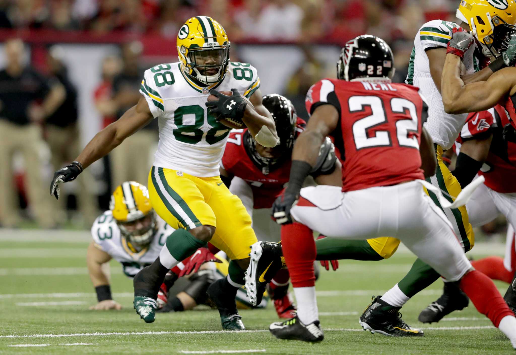 Atlanta Falcons' Julio Jones catches a touchdown pass in front of Green Bay  Packers' Damarious Randall during the second half of the NFL football NFC  championship game Sunday, Jan. 22, 2017, in