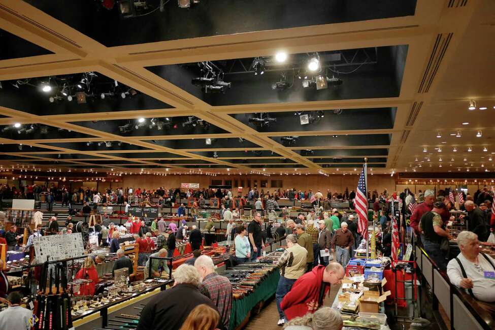 Photos Gun show in Albany