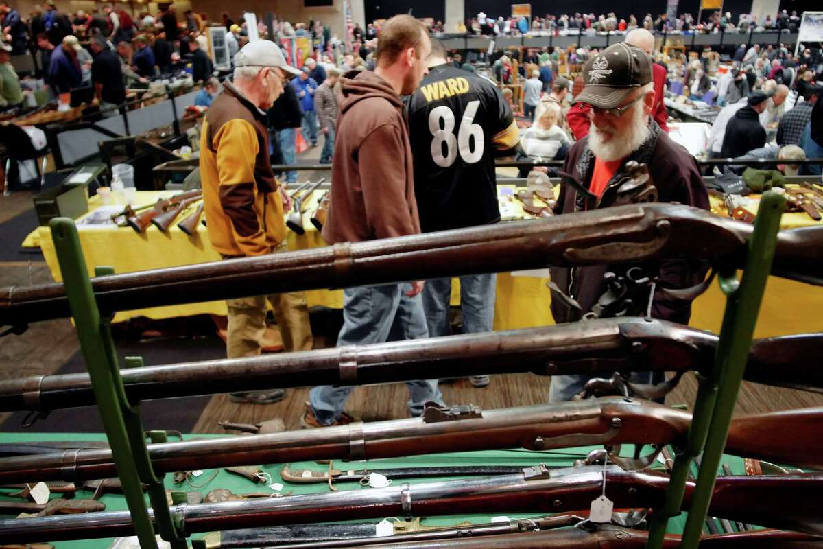 Photos Gun show in Albany