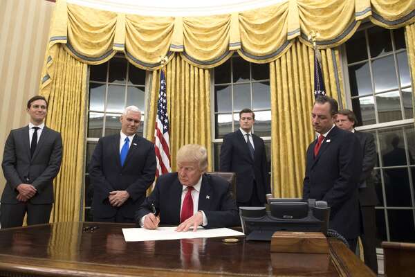 Here S How President Donald Trump Has Already Redecorated The Oval