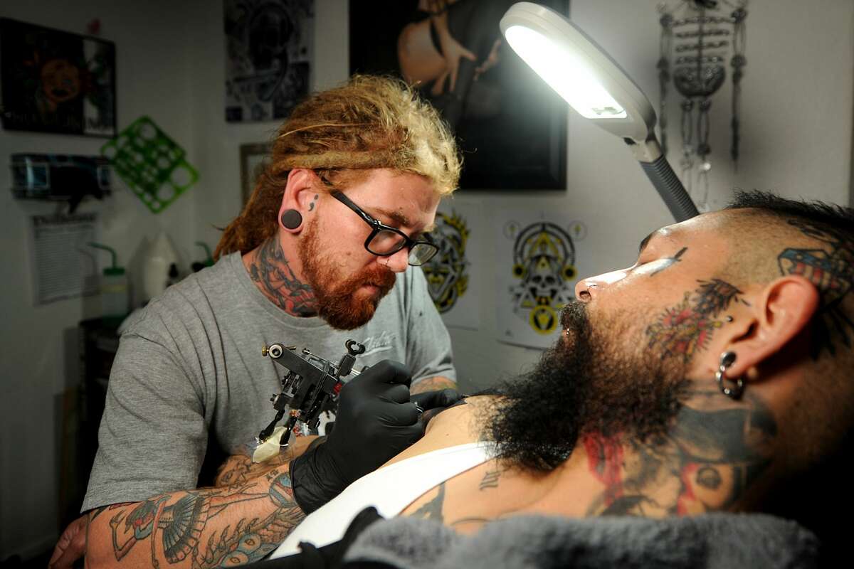 James Hiebe tattoos Eloy Perez on Tuesday, Jan. 12, 2017, at The Body Gallery. James Durbin/Reporter-Telegram