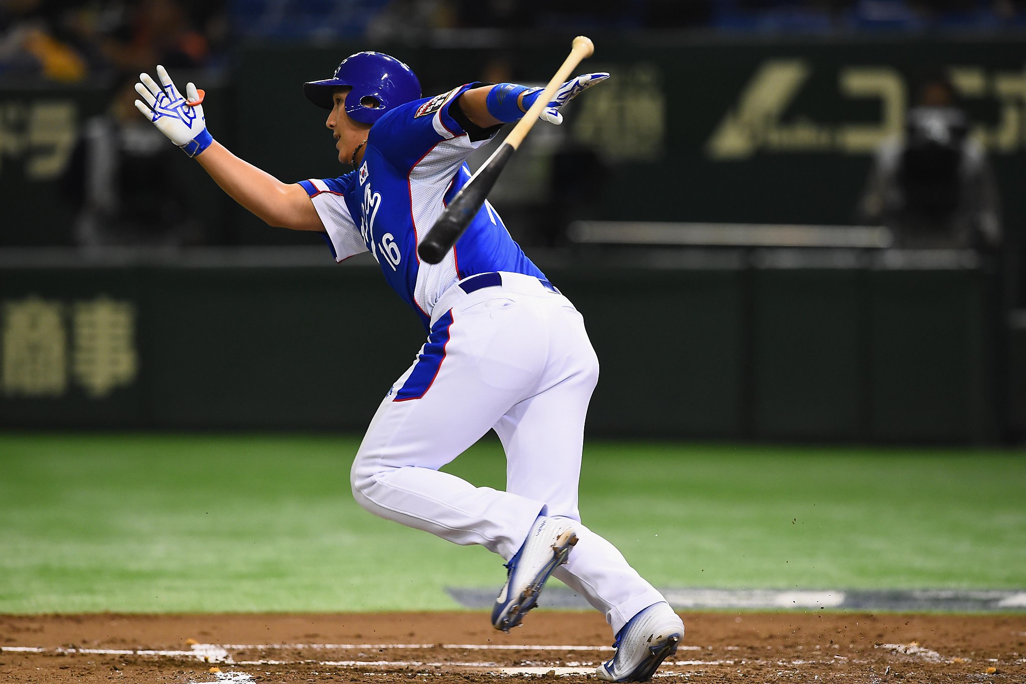 Baseball-Japan, South Korea clinch spots in final four