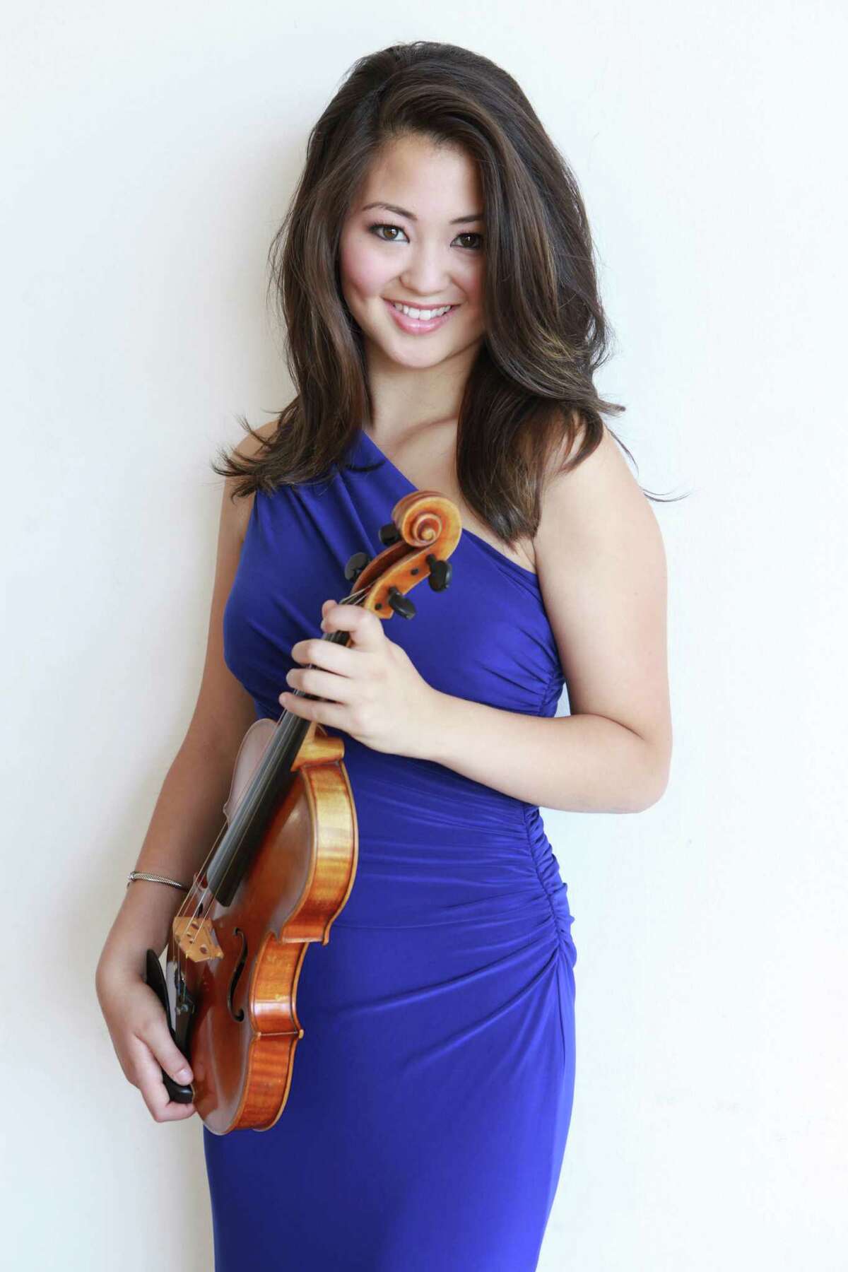 Violinist Simone Porter, a rising classical music star, made her professional debut at 10 with her hometown orchestra, the Seattle Symphony, and soloed with the Los Angeles Philharmonic at the Hollywood Bowl when she was 17. Barely out of her teens, she also has made multiple appearances on the NPR show “From the Top.” She will be accompanied by pianist Armen Guzelimian. 2 p.m. Tuesday. Laurel Heights United Methodist Church, 227 W. Woodlawn Ave. $25. satmc.org -- Jim Kiest