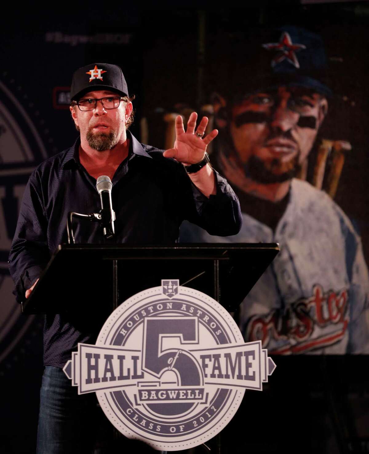 Jeff Bagwell thanks shapers of career in Hall induction speech