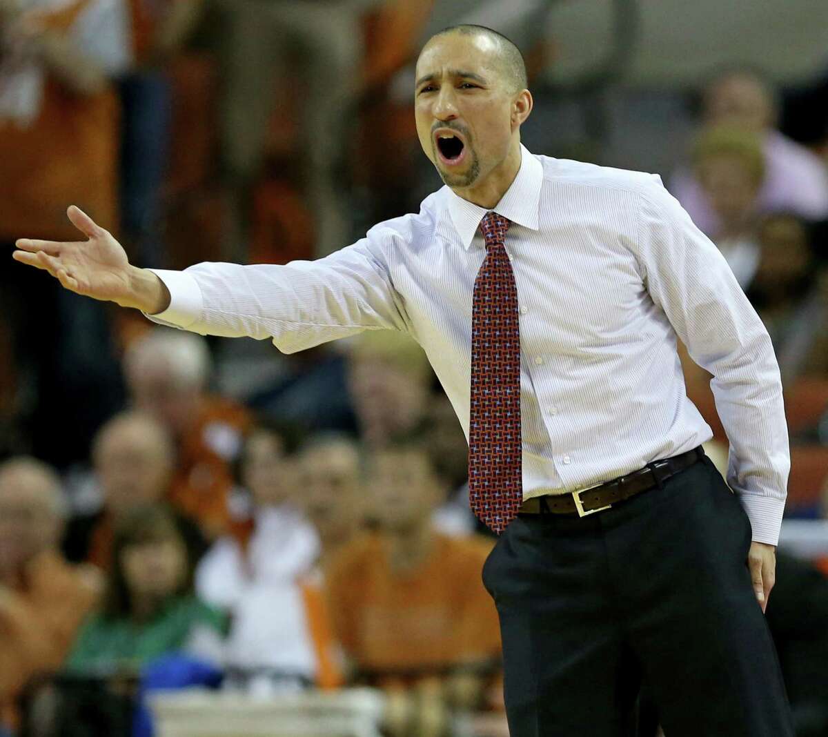 Texas head coach Shaka Smart reacts after a play during first half action against Oklahoma Monday Jan. 23, 2017 at the Erwin Center in Austin.