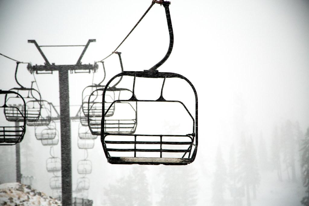 Squaw Valley Alpine Meadows worker killed doing avalanche control