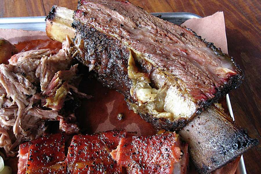Review At 2M Smokehouse, destination BBQ arrives in San Antonio
