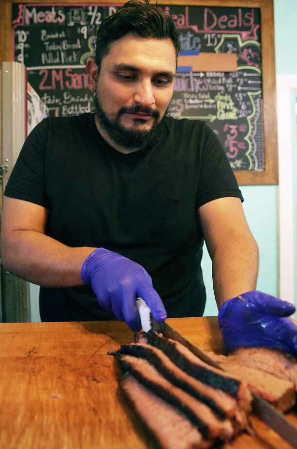 Review BBQ worth waiting for at 2M Smokehouse San Antonio ExpressNews