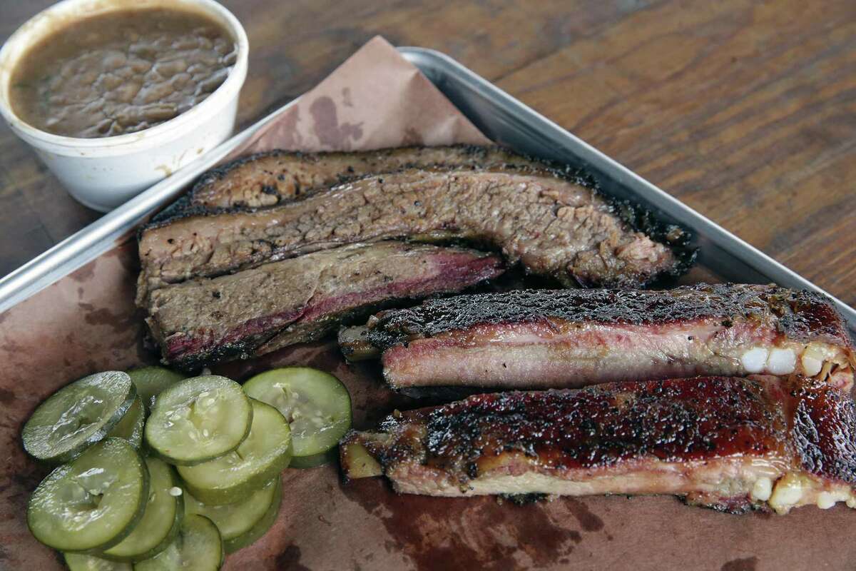 Review At 2M Smokehouse, destination BBQ arrives in San Antonio
