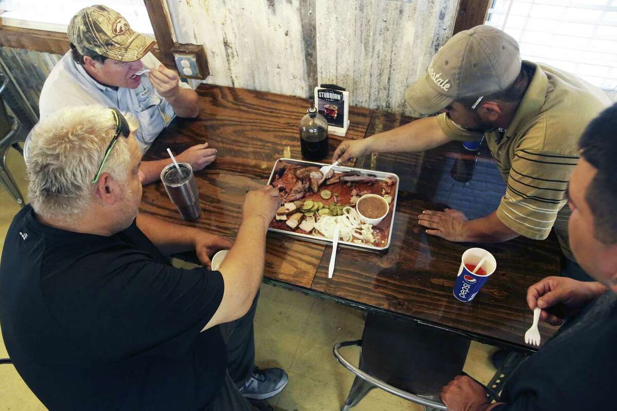 Review At 2M Smokehouse, destination BBQ arrives in San Antonio