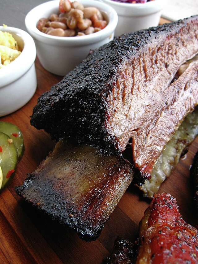 Review At 2M Smokehouse, destination BBQ arrives in San Antonio