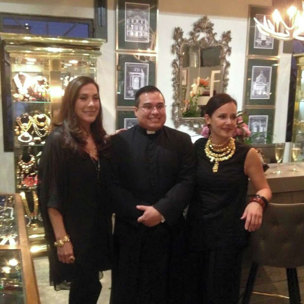 Chula Bee Design & Consign celebrated its grand opening Nov. 26.