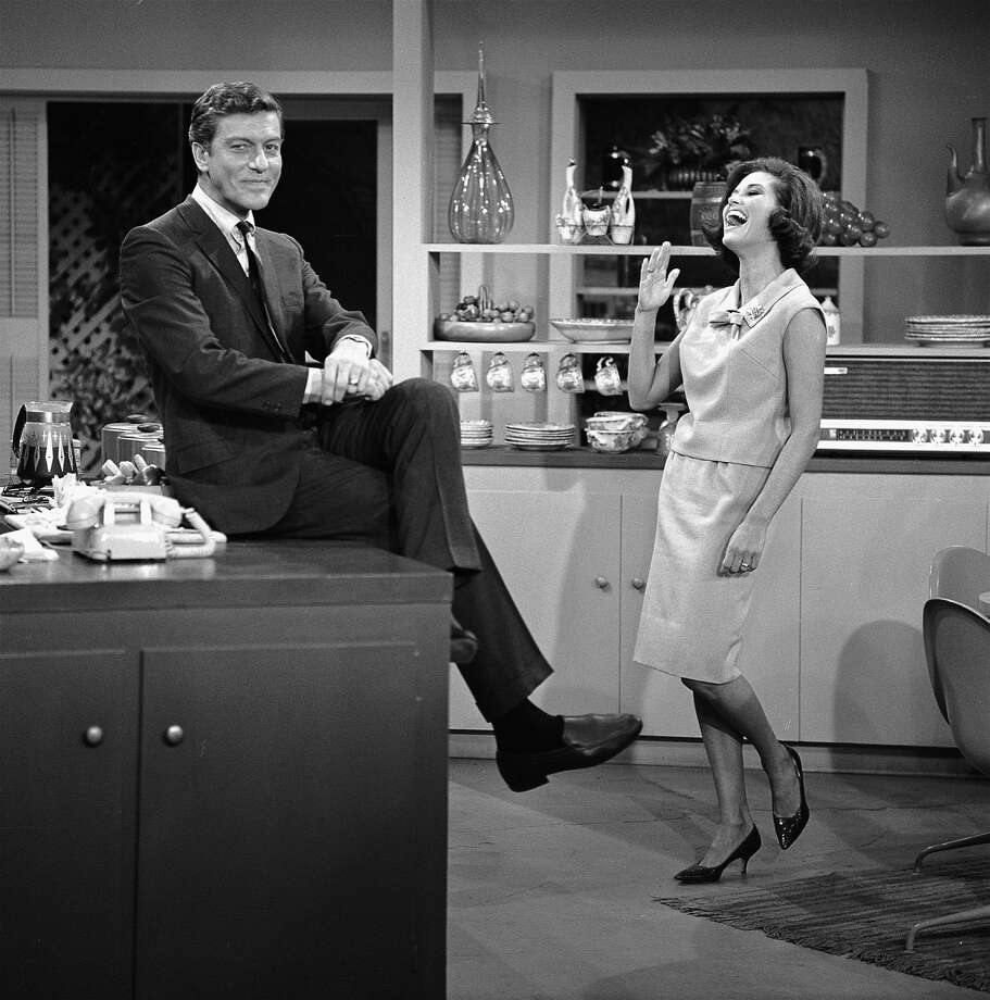 Behind The Scenes Of The Dick Van Dyke Show With Mary Tyler Moore Sfgate 3811