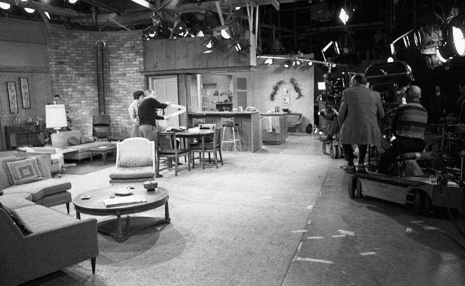 Behind The Scenes Of The Dick Van Dyke Show With Mary Tyler Moore Sfgate 3833