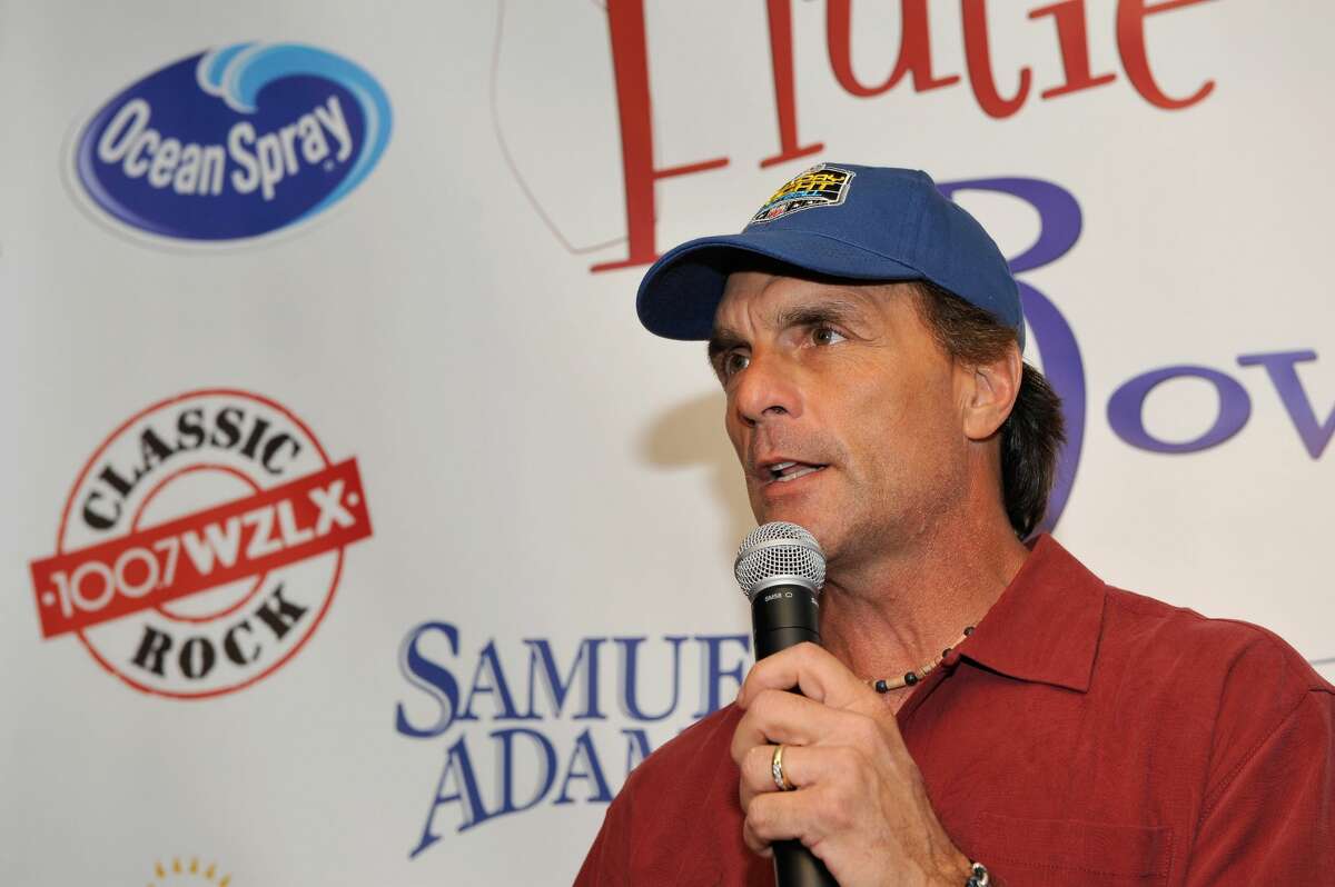 Patriots' Rob Ninkovich, Doug Flutie team up for Super Bowl charity raffle