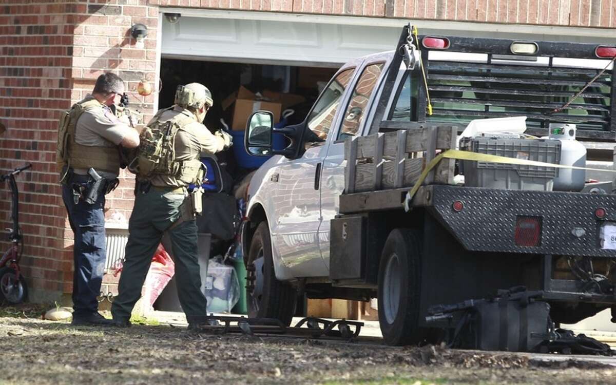 Two detained in Magnoliaarea manhunt