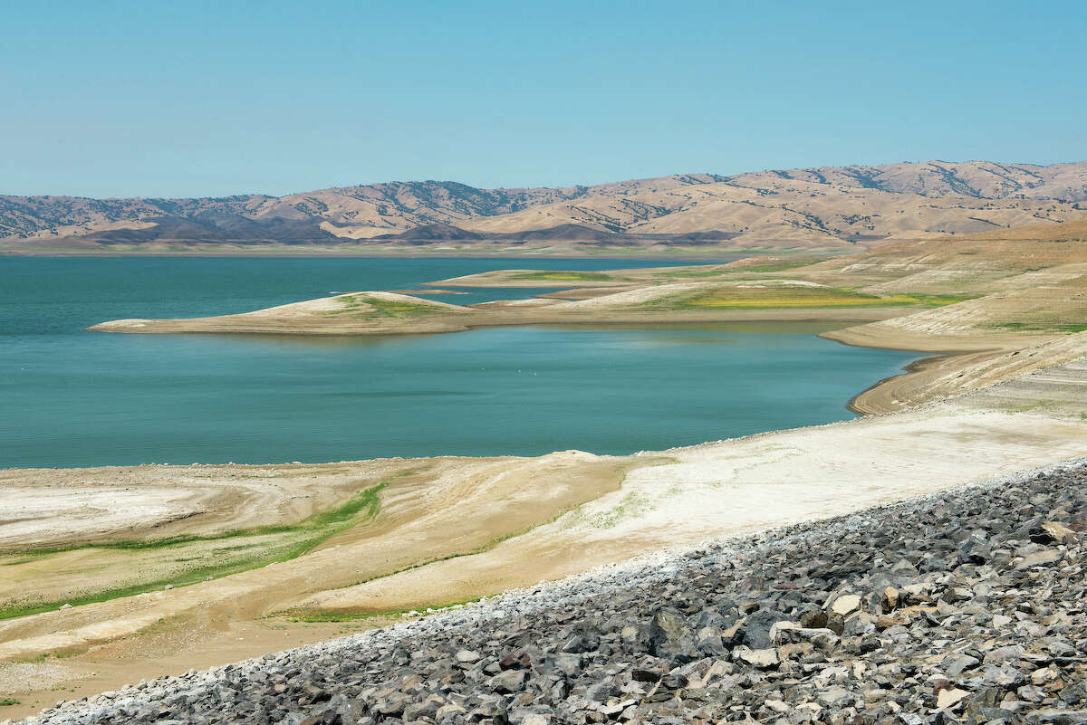 Drought over? Before-and-after photos show California reservoir’s 110 ...