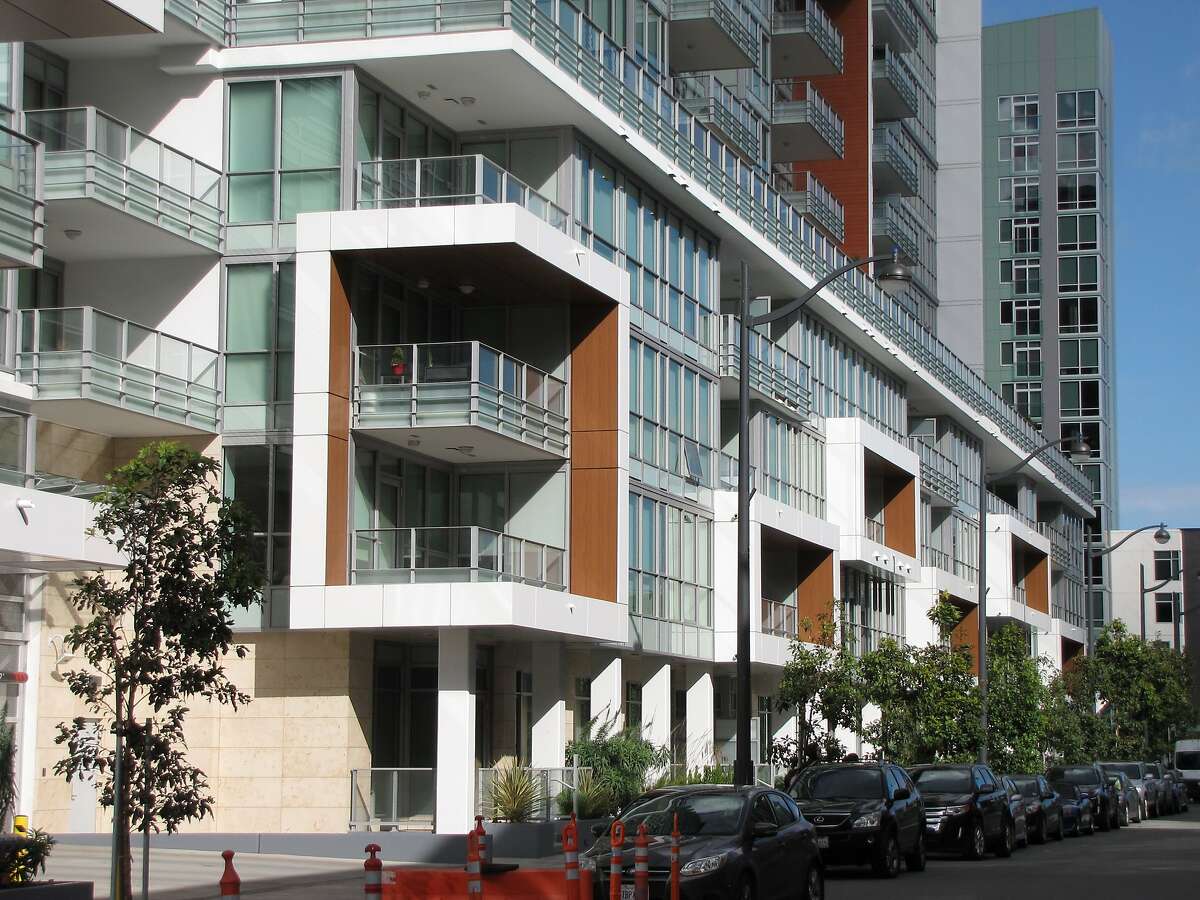 The Arden, one of Mission Bay's newer condominium towers, makes a virtue of the neighborhood's horizontal emphasis zoning rather than trying to hide that it doesn't exist.
