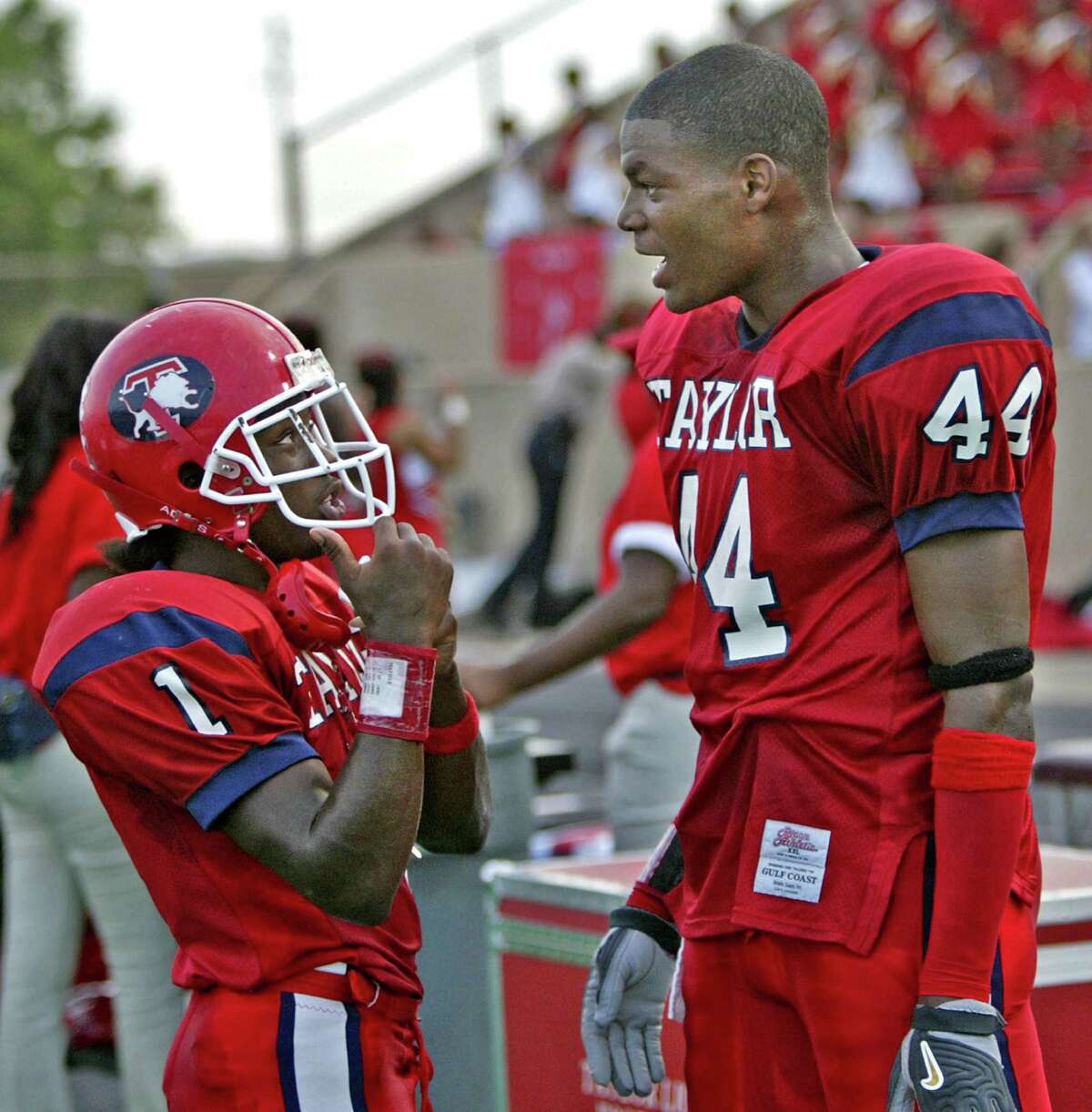 At Alief Taylor, Patriots' Martellus Bennett a reminder of what