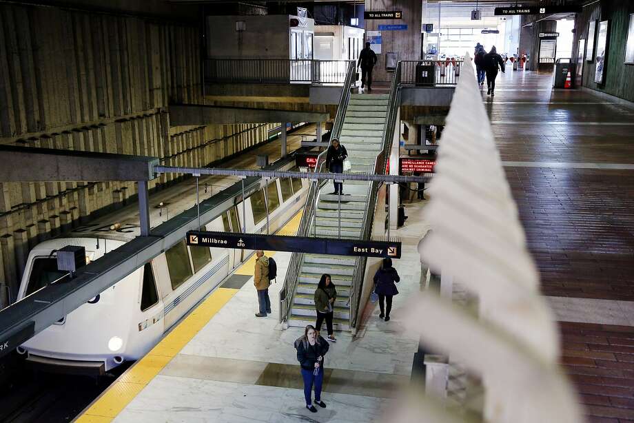 Bart Train Derails In Daly City Causing Major Delays Sfgate - 