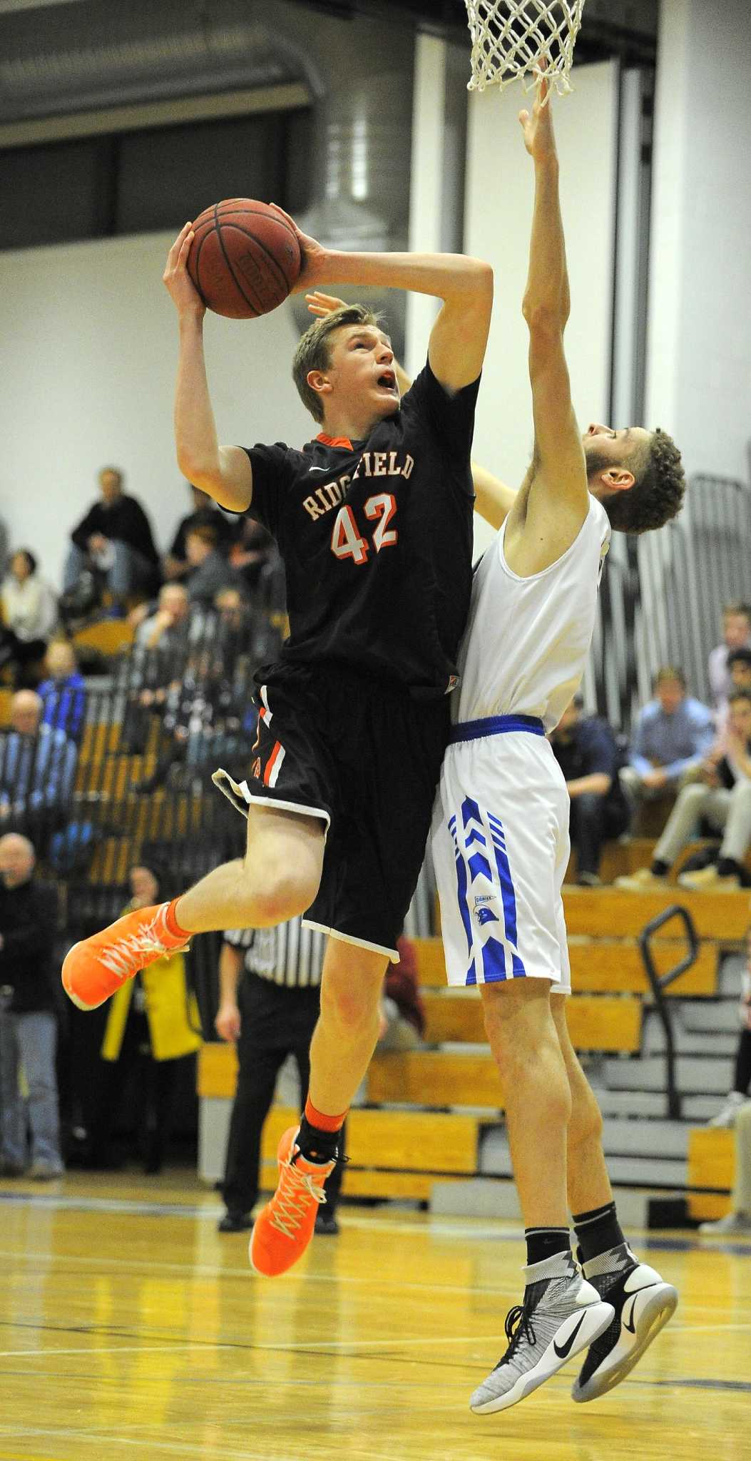 Darien Rutledge Ridgefield edges Darien