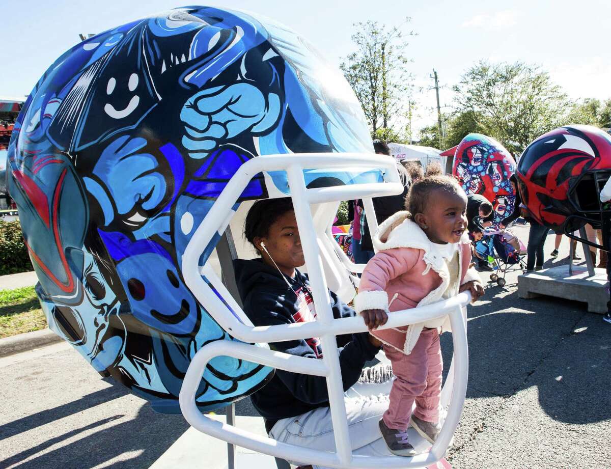 Super Bowl fans get first look at transformed Discovery Green