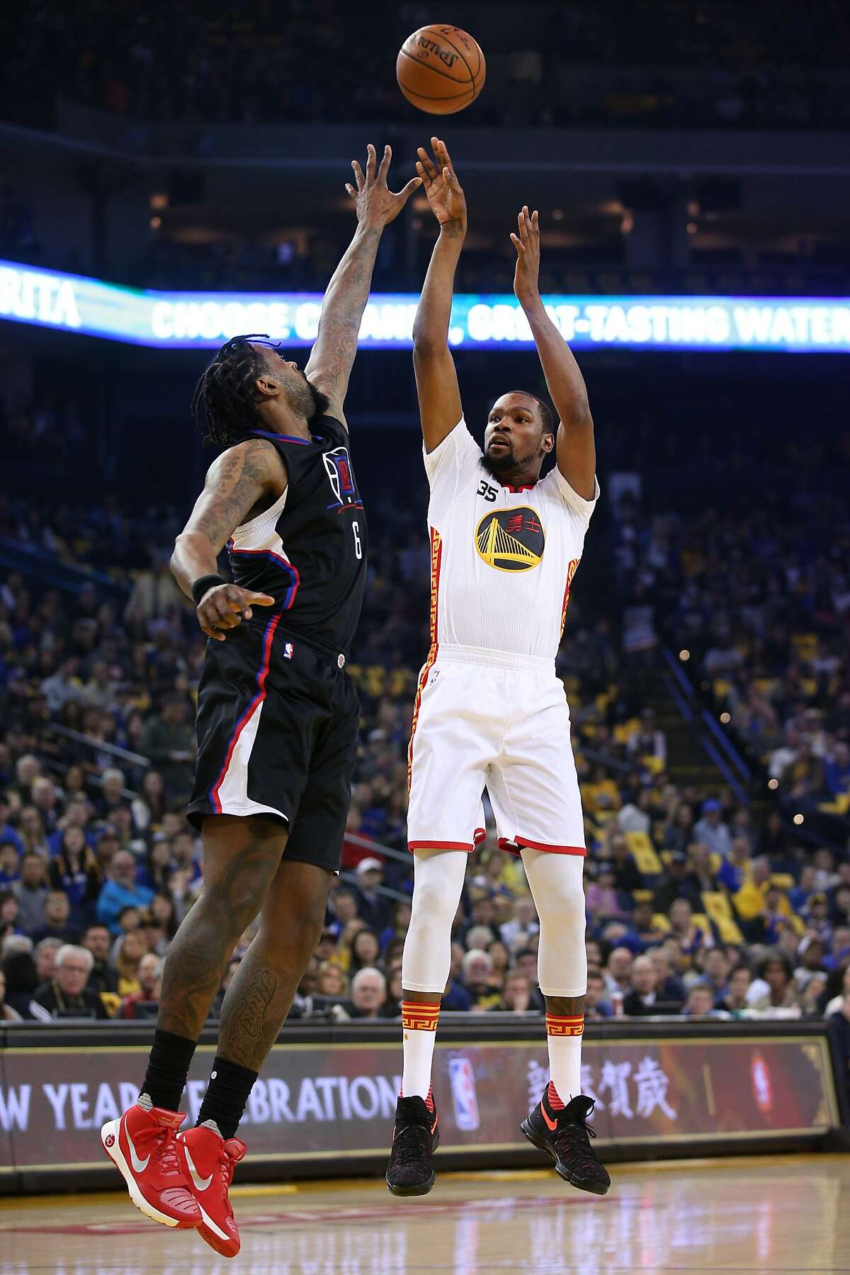 Stephen Curry Dazzles As Warriors Rout Clippers