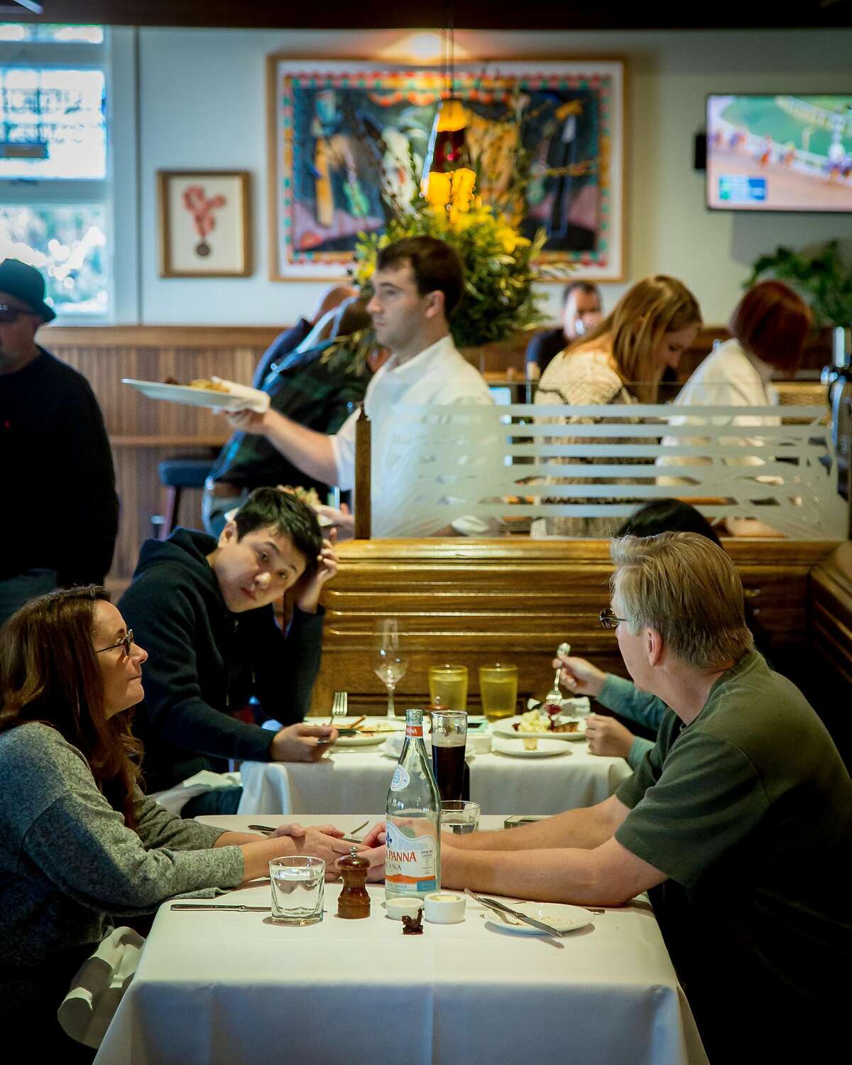 Mustards Grill still a beacon for Napa Valley dining