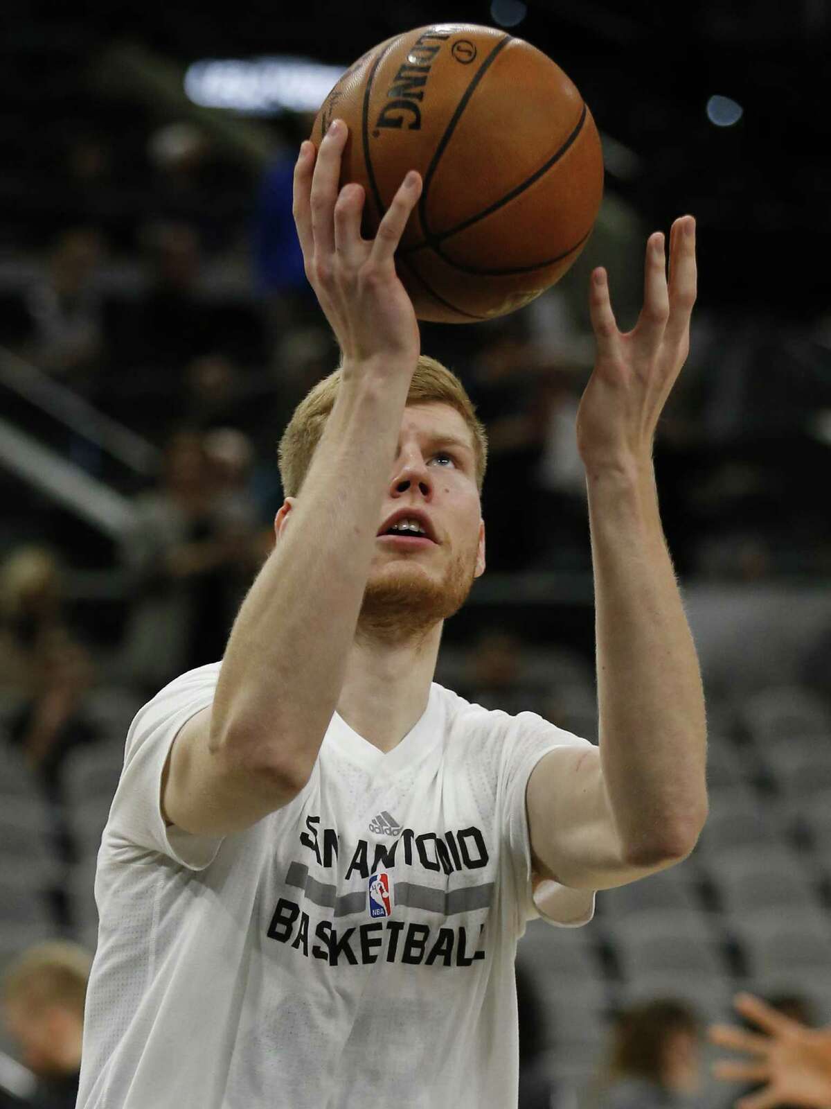 Davis Bertans says he can’t palm the basketball with his right hand, but other than that, his childhood injury doesn’t deter his game. Said Bertans: “It’s been so long that I don’t even think about it. Seems regular to me.”