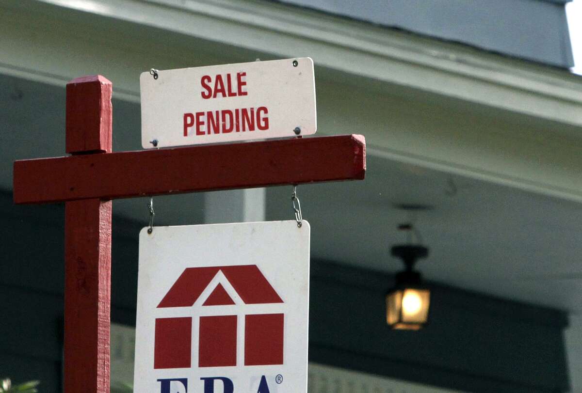 The National Association of Realtors said its seasonally adjusted pending home sales index rose 1.6 percent in December to 107.3, a slight rebound after declining in November.