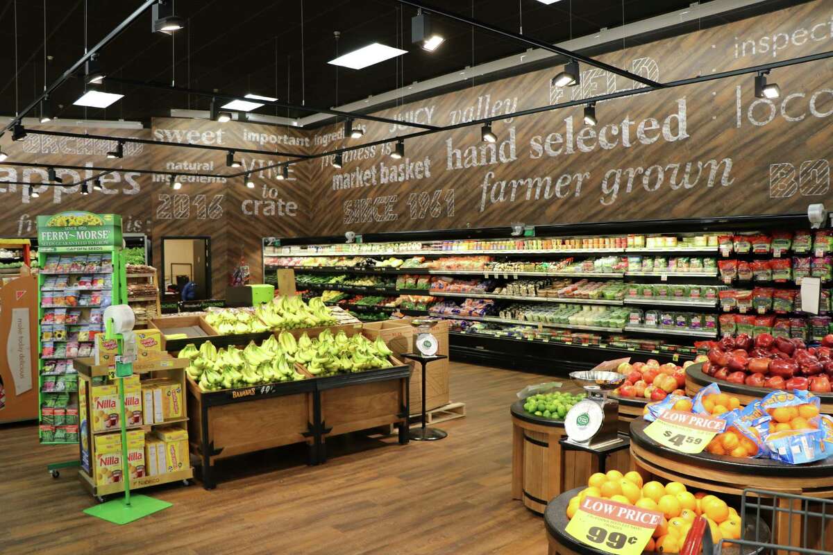 Nederland Market Basket debuts interior, exterior remodel