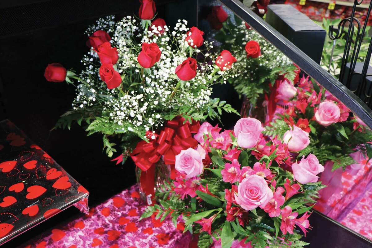 Nederland Market Basket debuts interior, exterior remodel