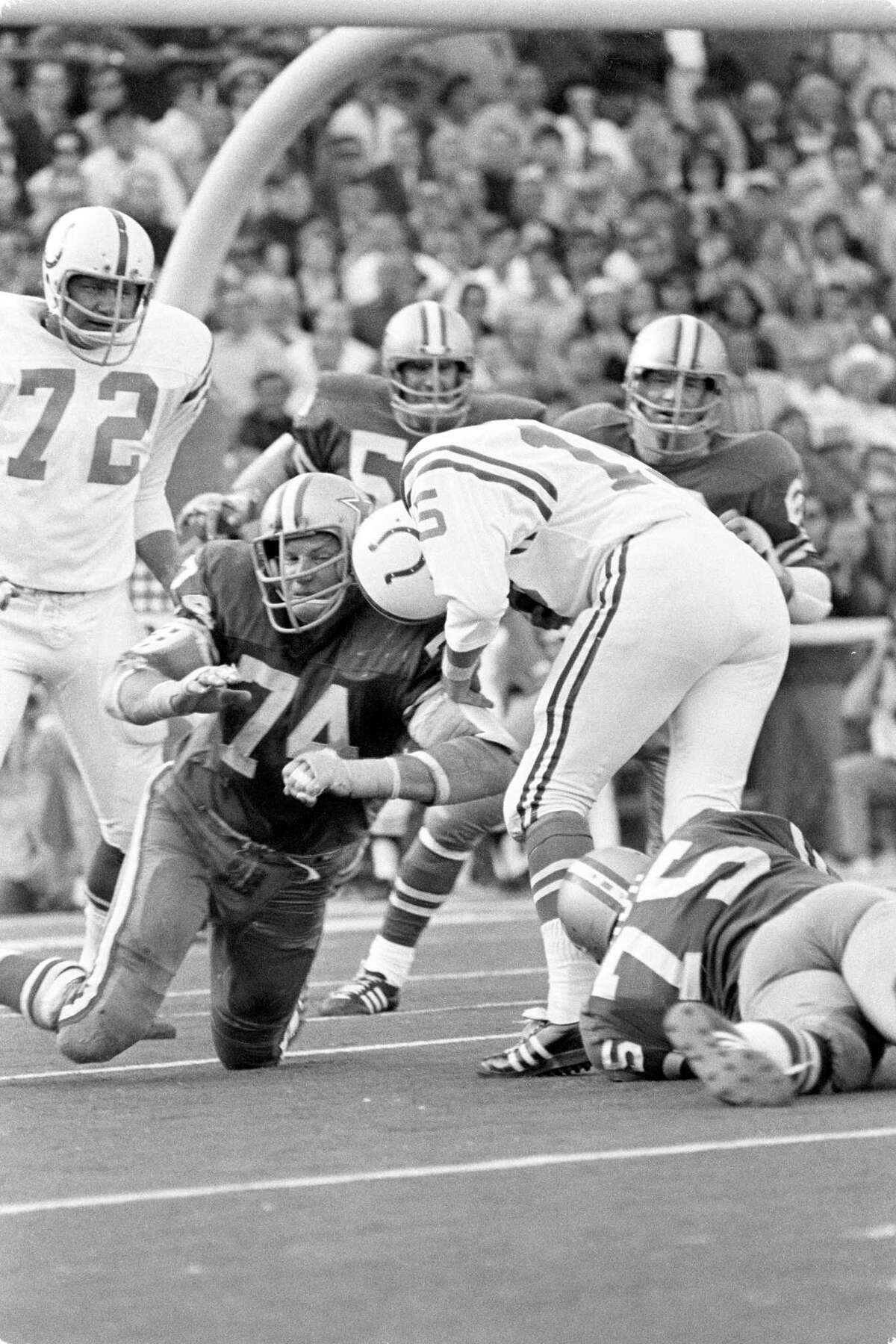 28: Bob Lilly Sacks Bob Griese Super Bowl VI