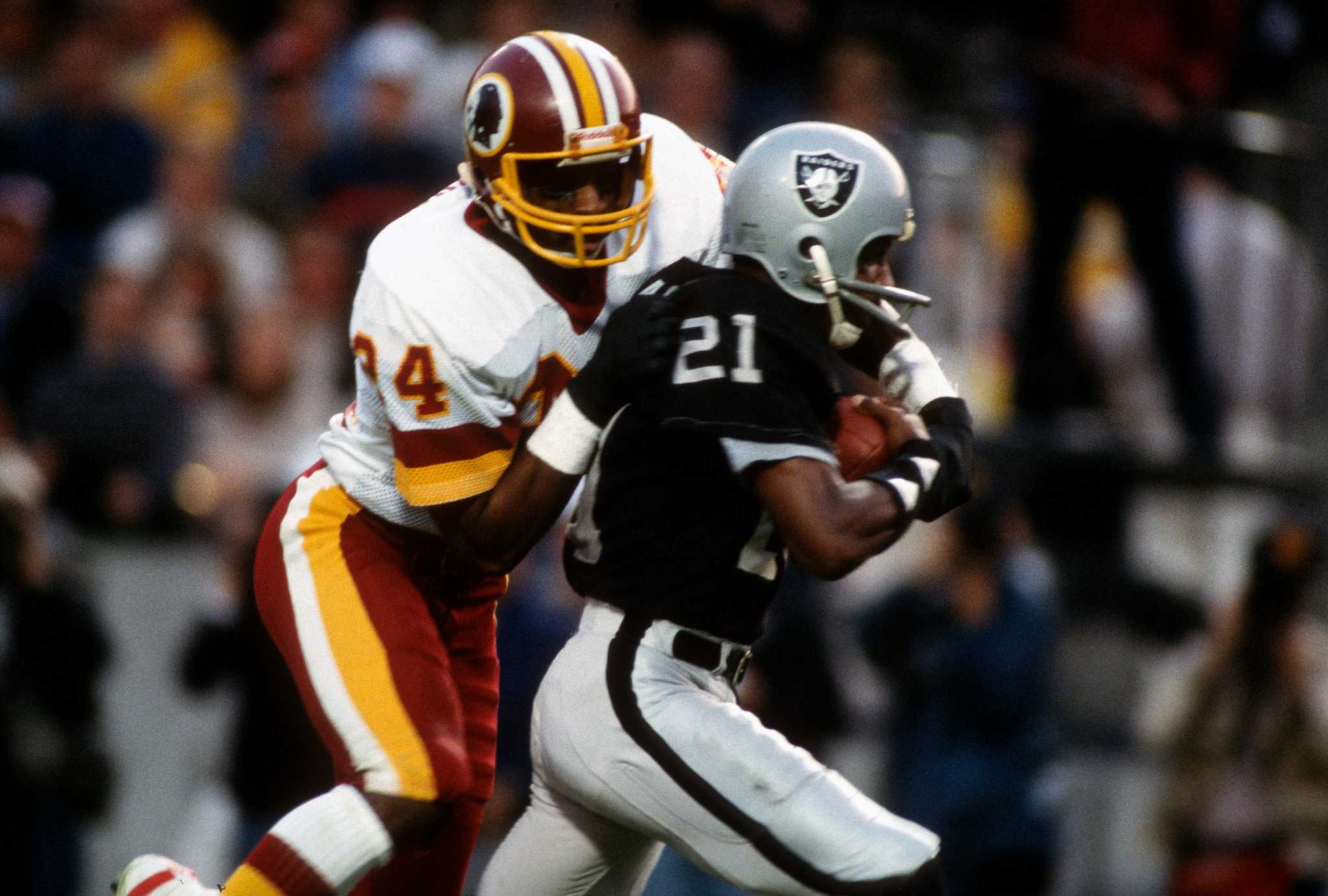 The Players' Tribune on X: On this day in 1984, Super Bowl XVIII was  dominated by the Los Angeles Raiders and Marcus Allen. Defeating the  Washington Redskins 38-9.  / X