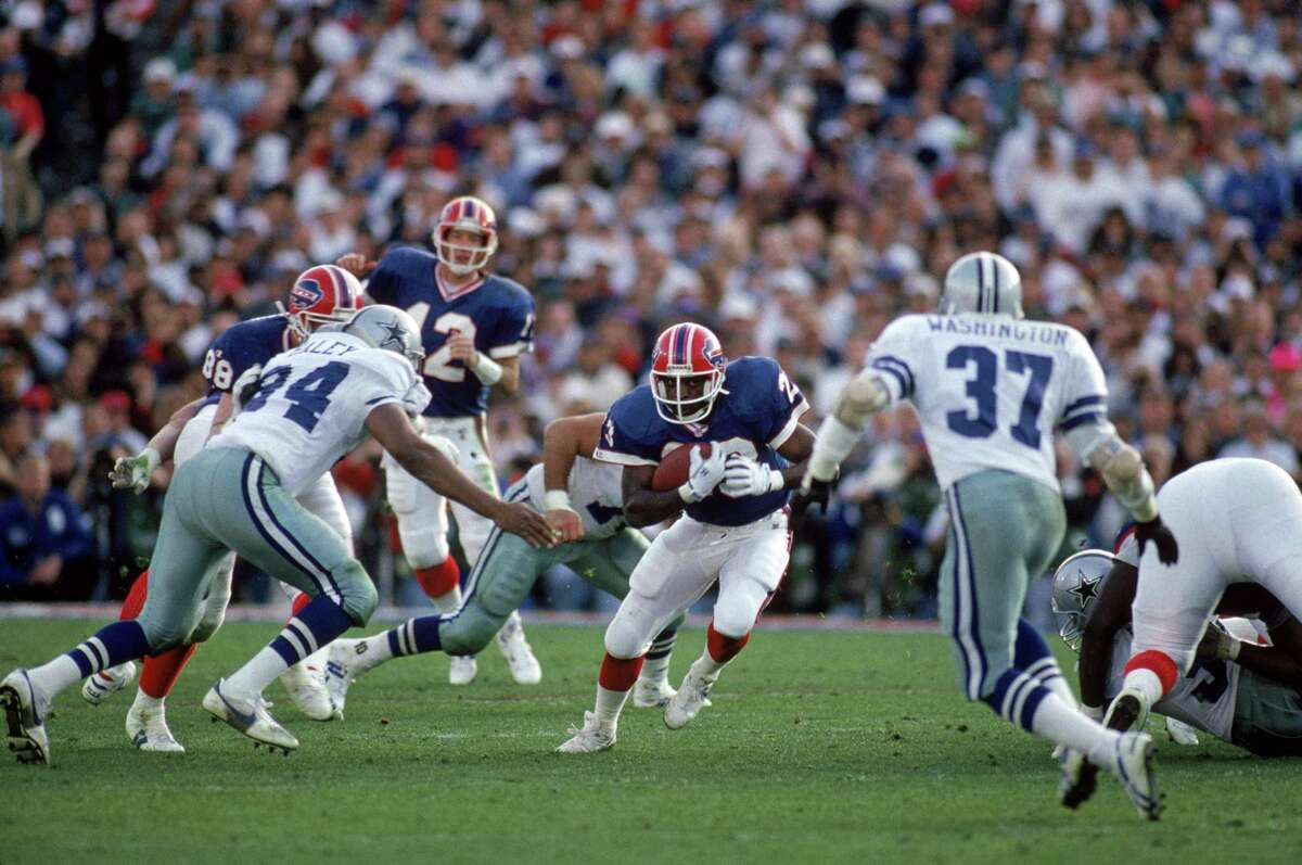 PASADENA, CA - JANUARY 31: Running back Kenneth Davis #23 of the Buffalo Bills hustles for yards against the Dallas Cowboys defense during Super Bowl XXVII at the Rose Bowl on January 31, 1993 in Pasadena, California. The Cowboys won 52-17. (Photo by George Rose/Getty Images)