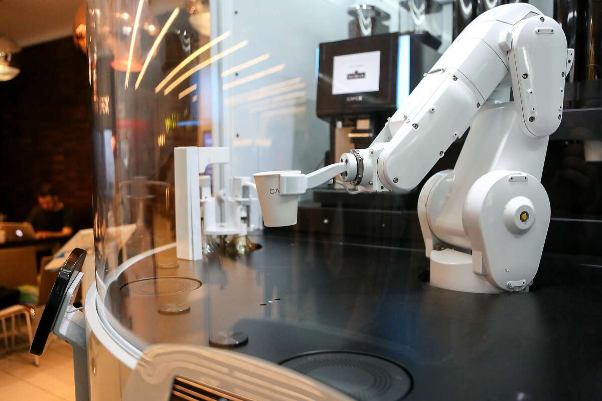 Мет разработка. RIGF 2022. Робот Монти. Роботизированная кофемашина. Кофе Монти робот.
