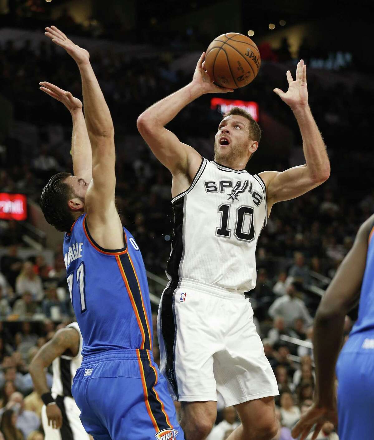 David Lee shoots against Oklahoma City’s Joffrey Lauvergne on Jan. 31. The Spurs blew a big lead but rallied to win 108-94 as Lee contributed seven points and seven rebounds.