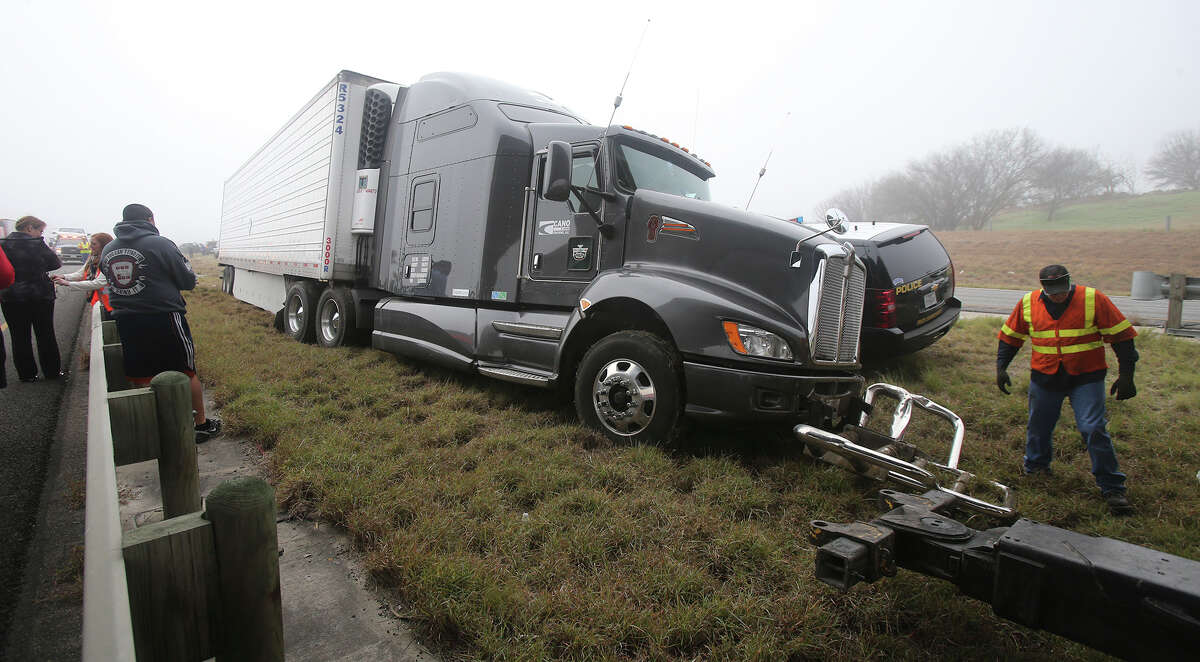 Major Accident Involving 18 Wheelers, Up To 20 Vehicles Shuts Down I-37 ...