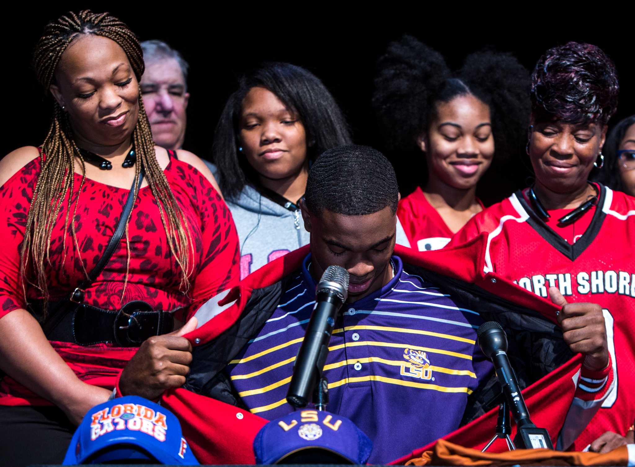 4-star DE K'Lavon Chaisson commits to LSU over Texas and Florida