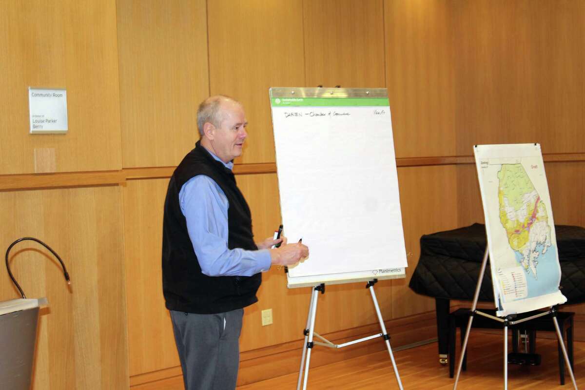 Not a good sign Business owners seek to expand, enhance Darien’s signage regulations