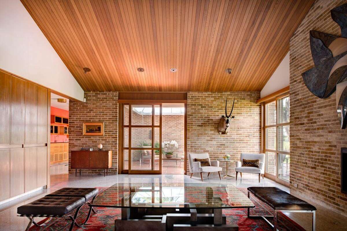 MORGAN: A mid-century modern living room by Melissa Morgan.