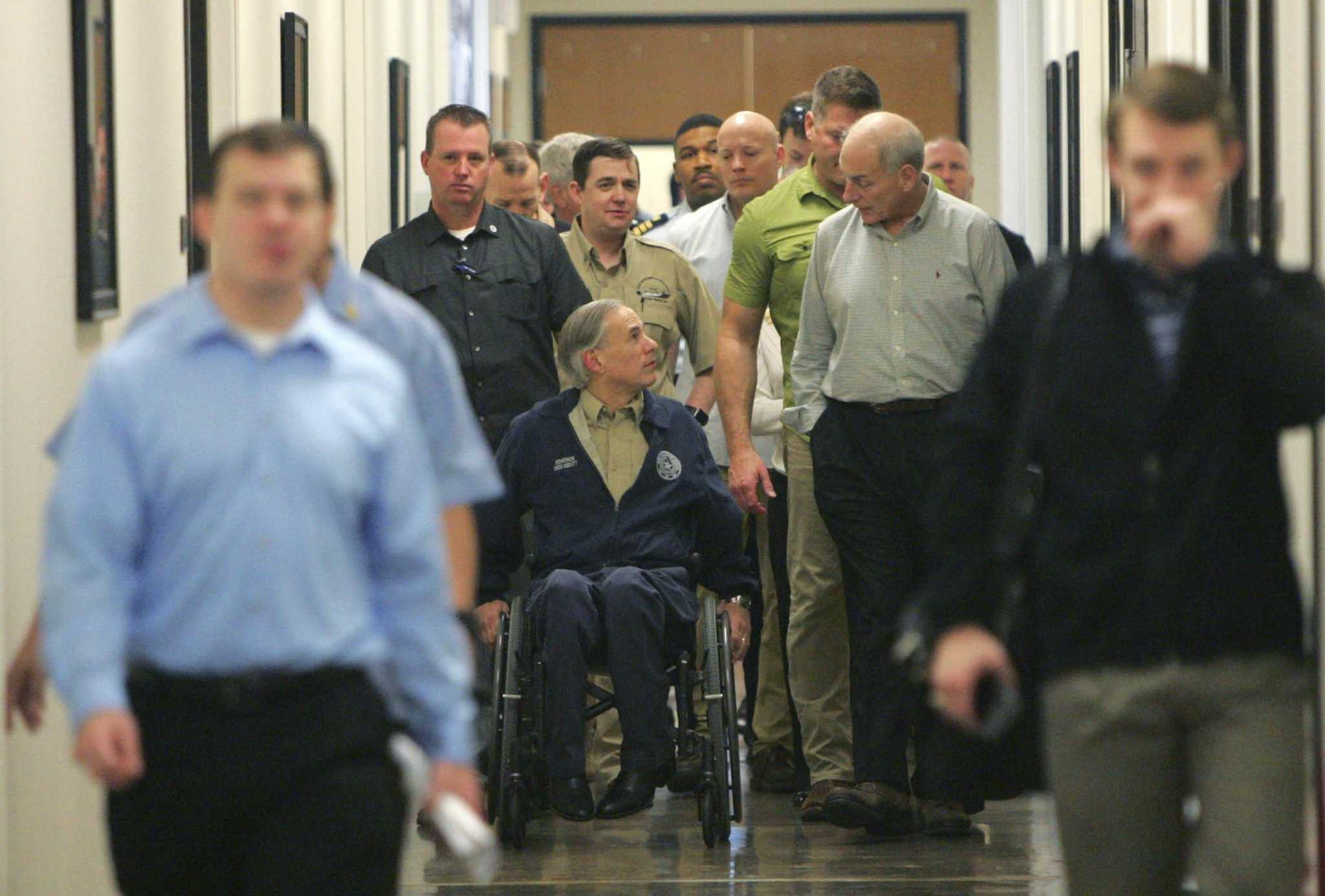 DHS Secretary Kelly, Abbott tour the border