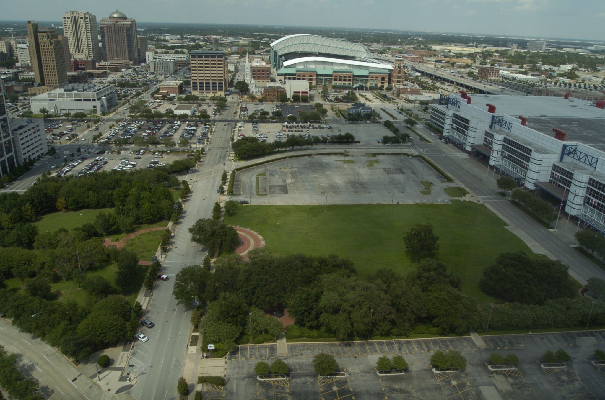 Super Bowl fans get first look at transformed Discovery Green